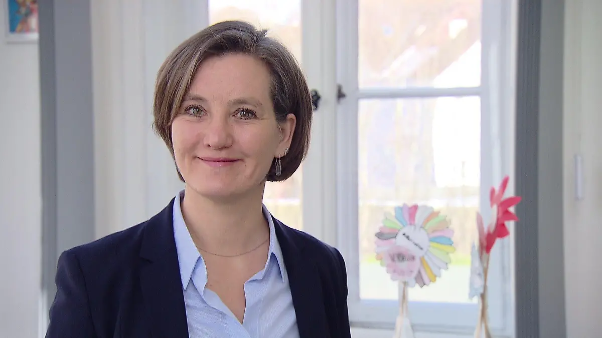 Humorforscherin Tabea Scheel kennt sich mit Lachen bestens aus.