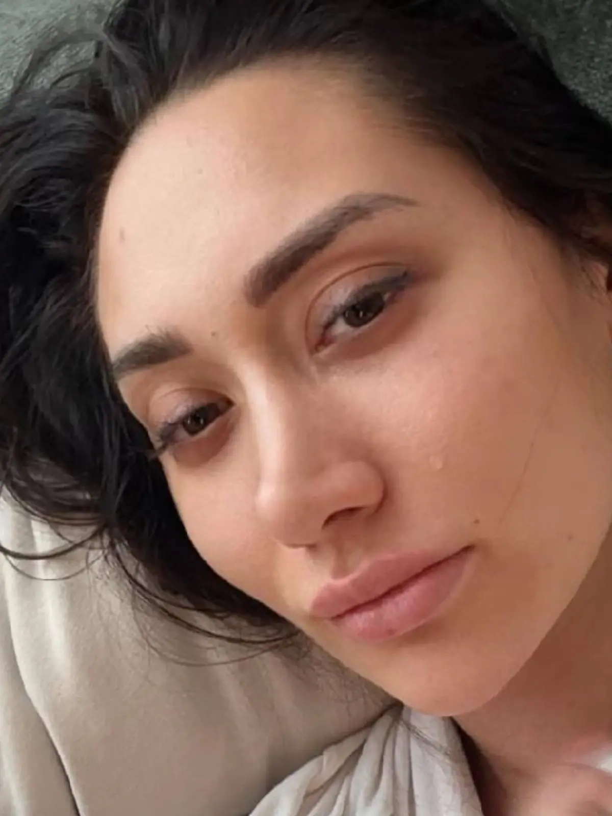 Samira Yavuz weint. 