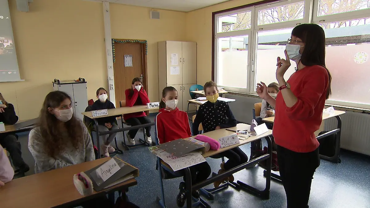 Die Kinder aus der Ukraine sind sehr glücklich, dass sie nun eine Lehrerin haben, die ihre Muttersprache spricht.