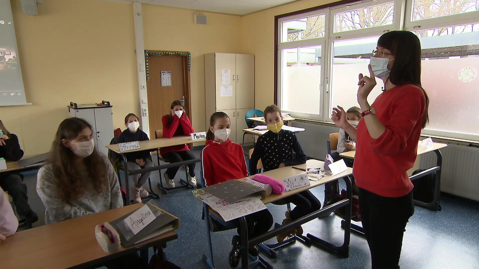Die Kinder aus der Ukraine sind sehr glücklich, dass sie nun eine Lehrerin haben, die ihre Muttersprache spricht.