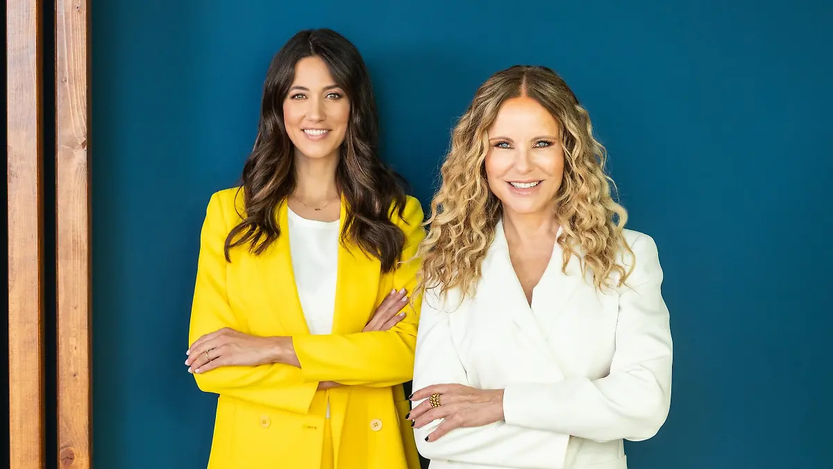 Sabrina Ilski (l.) und Katja Burkard moderieren Punkt 12. +++ Die Verwendung des sendungsbezogenen Materials ist nur mit dem Hinweis und Verlinkung auf RTL+ gestattet. +++