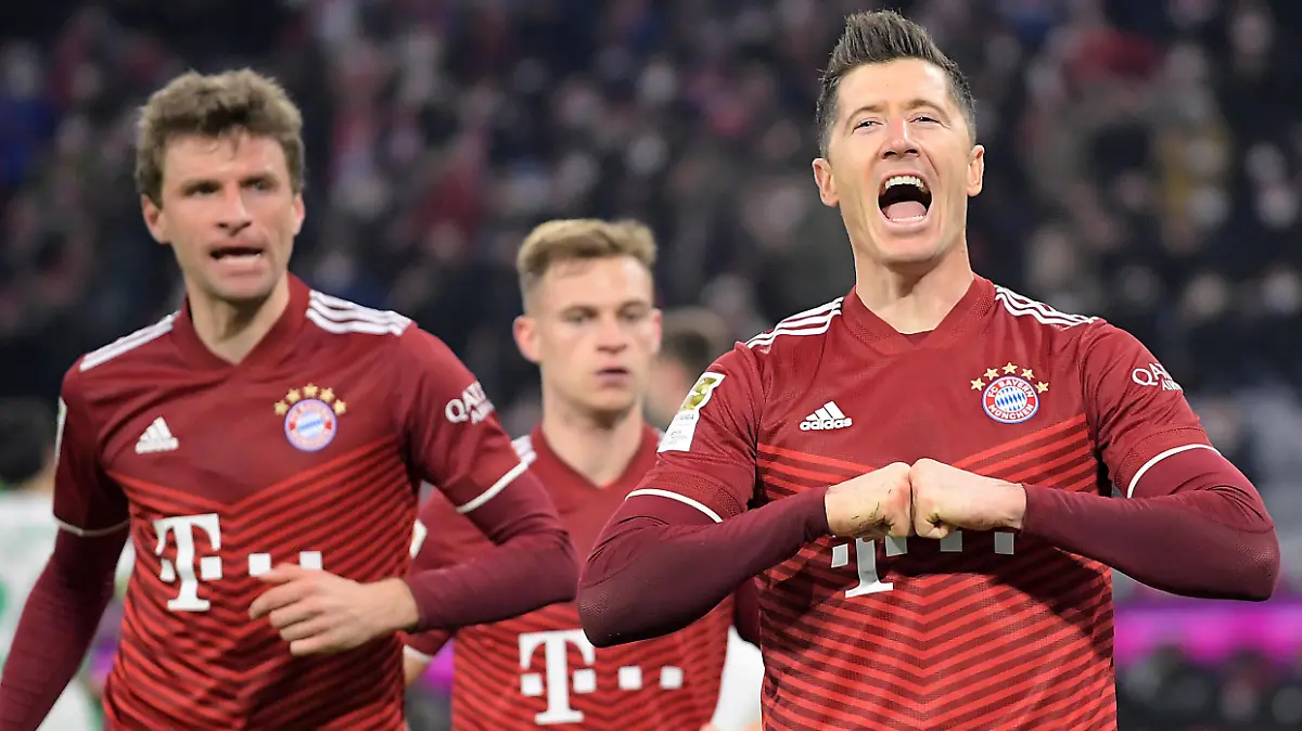  19.03.2022, xemx, Fussball 1.Bundesliga, FC Bayern Muenchen - 1.FC Union Berlin emspor, v.l. Robert Lewandowski FC Bayern Muenchen celebrate the goal, Der Torjubel zum 3:0 DFL/DFB REGULATIONS PROHIBIT ANY USE OF PHOTOGRAPHS as IMAGE SEQUENCES and/or QUASI-VIDEO Muenchen *** 19 03 2022, xemx, football 1 Bundesliga, FC Bayern Muenchen 1 FC Union Berlin emspor, v l Robert Lewandowski FC Bayern Muenchen celebrate the goal, The goal celebration to the 3 0 DFL DFB REGULATIONS PROHIBIT ANY USE OF PHOTOGRAPHS as IMAGE SEQUENCES and or QUASI VIDEO Muenchen