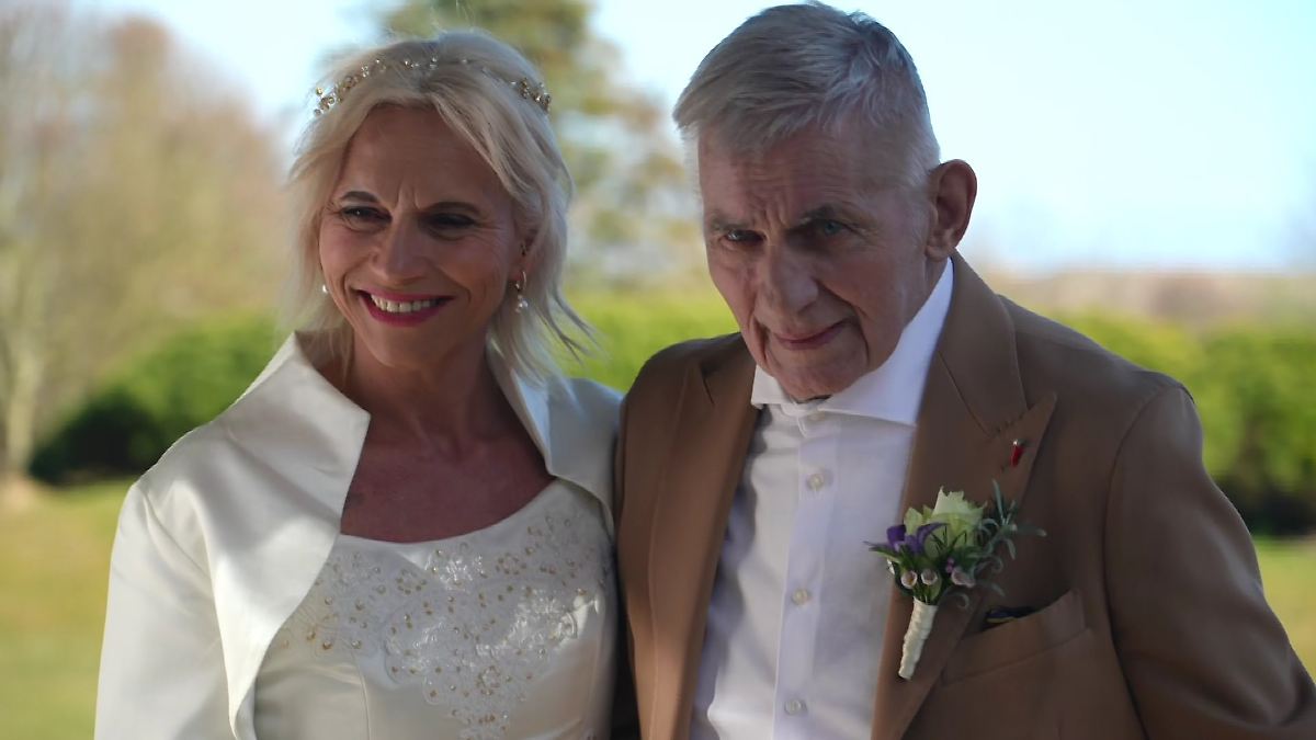 Heinz Hoenig und seine Annika: Wo kommt das Geld für Hochzeit auf der Luxus- Insel her?