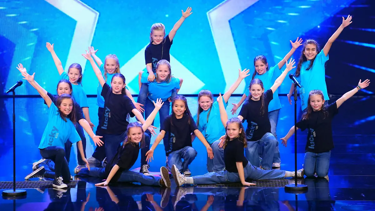 Für die „Lucky Kids” regnet es beim Supertalent Gold Bruce Darnell kann nicht anders