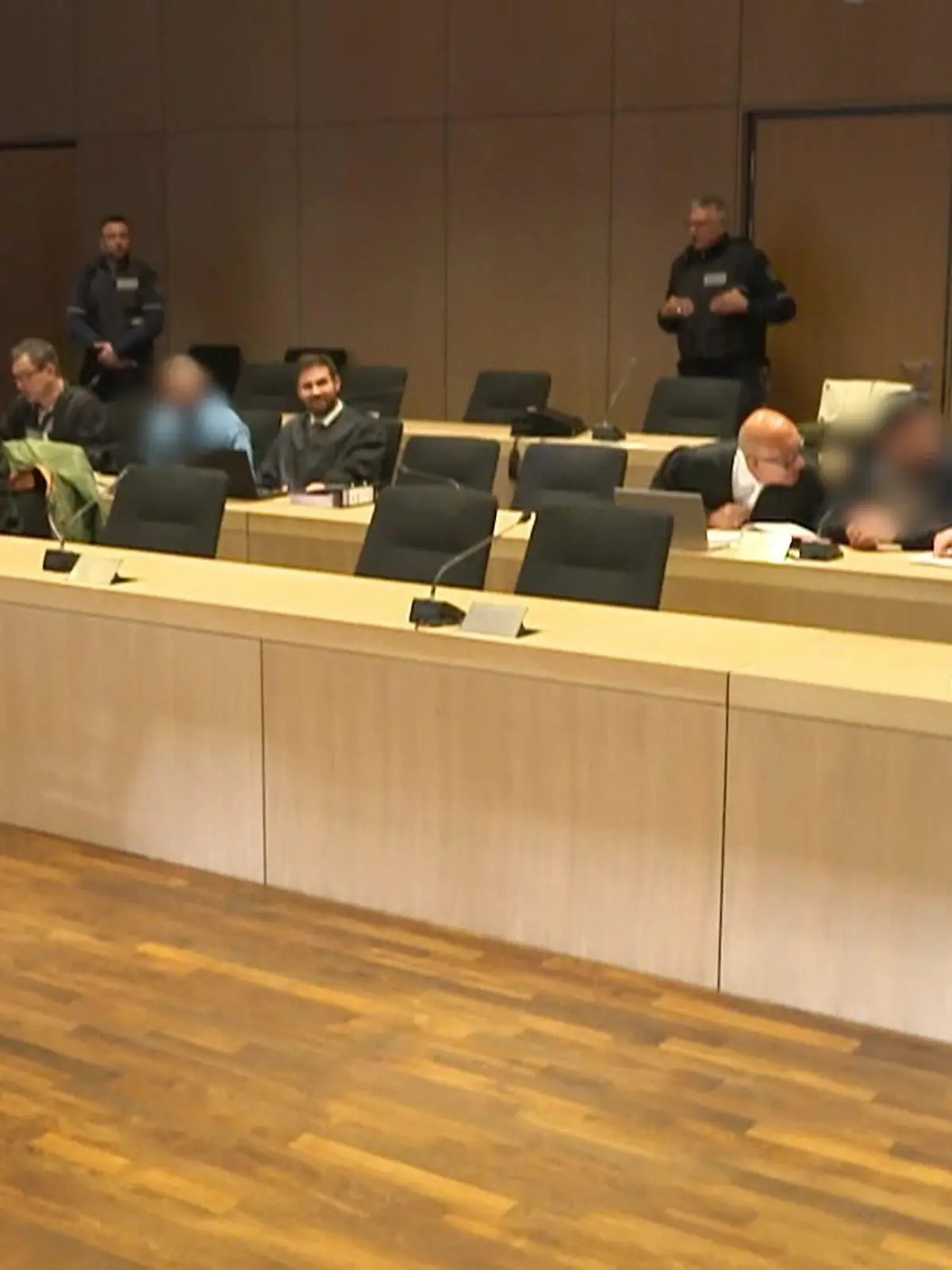 Bild zu: "Mann überlebt durch Müllsäcke"