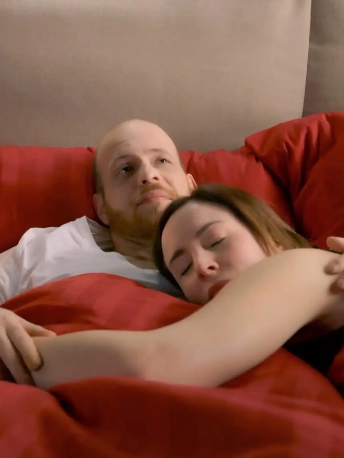 Unter uns: Tobias verbringt die Nacht mit einer fremden Frau