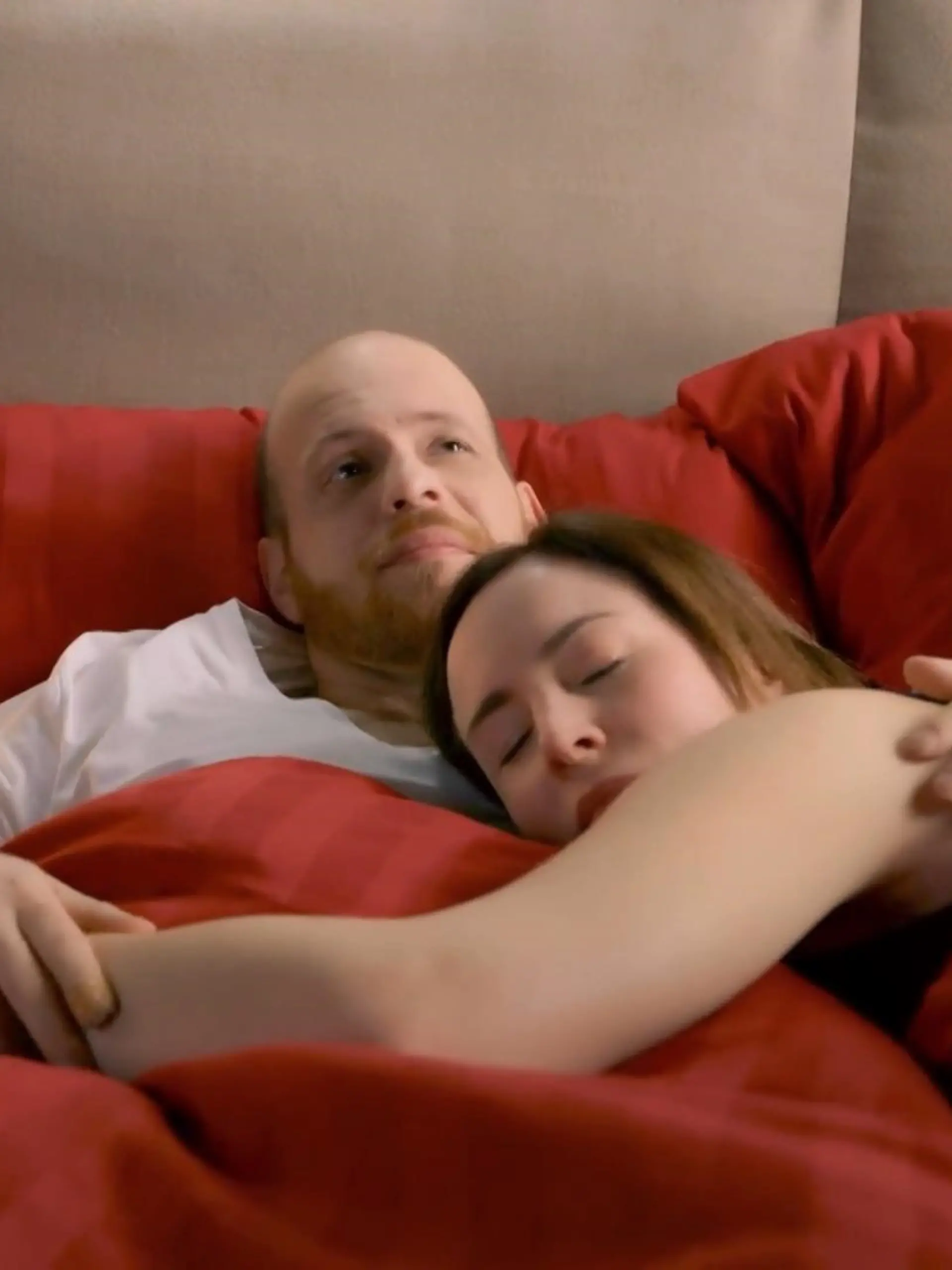 Unter uns: Tobias verbringt die Nacht mit einer fremden Frau