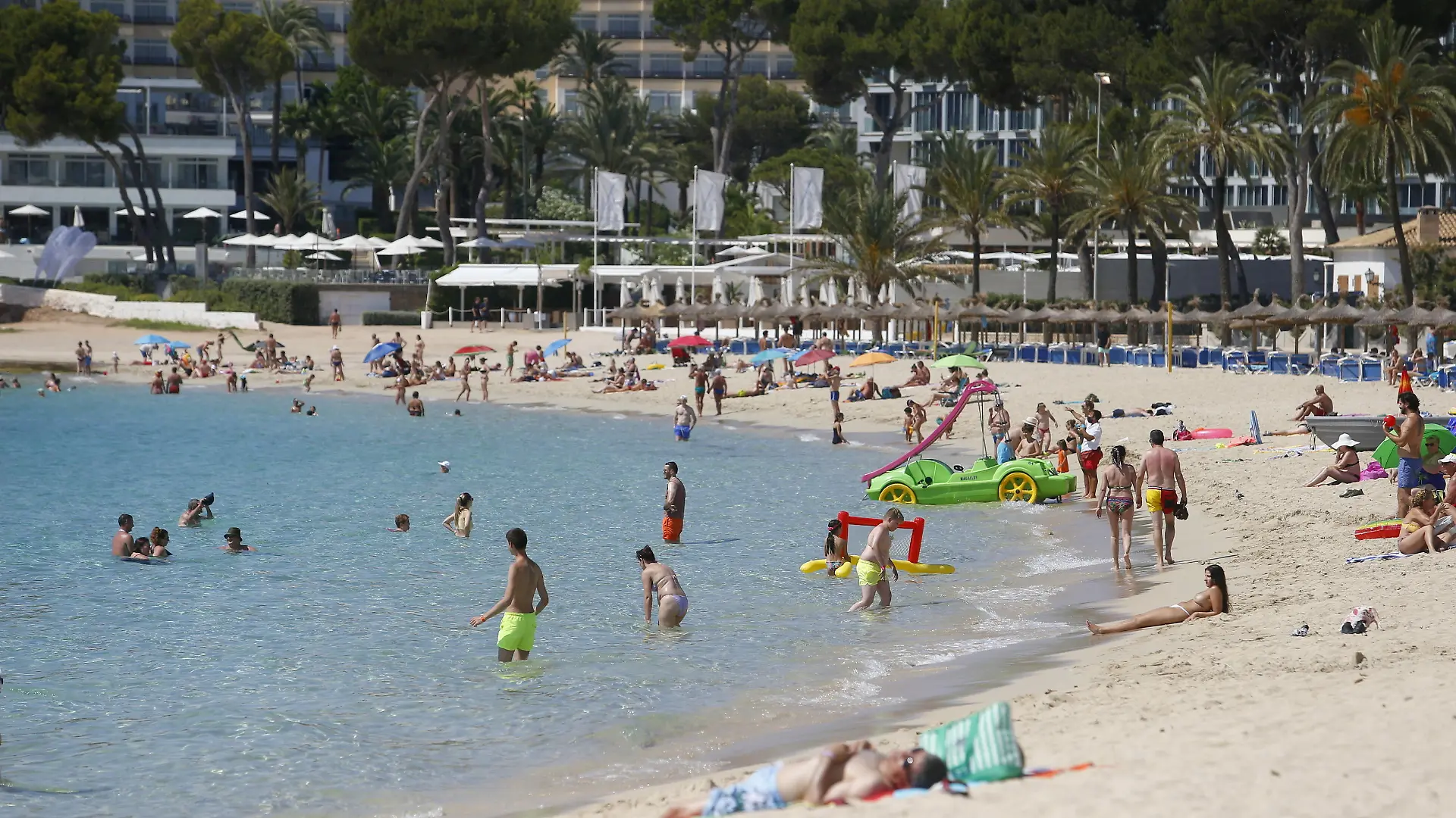 FILE PHOTO: People enjoy themselves at Magaluf beach in Mallorca as British tourists are expected to resume travels to the area starting from June 30th, Spain, June 29, 2021. REUTERS/Enrique Calvo/File Photo