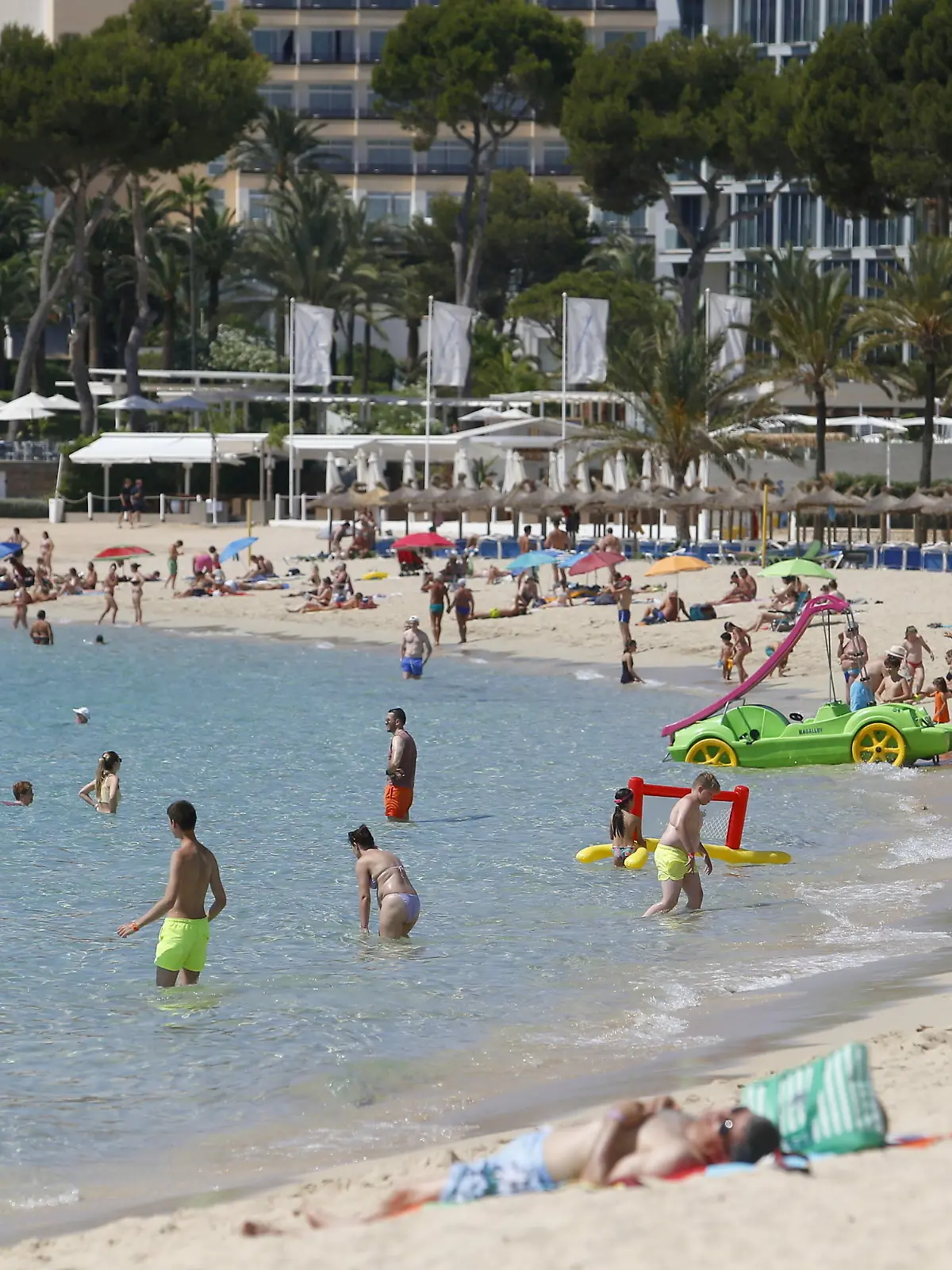 FILE PHOTO: People enjoy themselves at Magaluf beach in Mallorca as British tourists are expected to resume travels to the area starting from June 30th, Spain, June 29, 2021. REUTERS/Enrique Calvo/File Photo