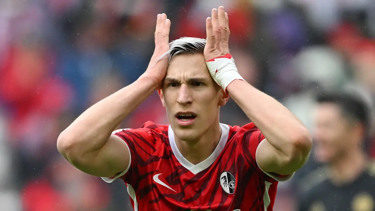 FREIBURG IM BREISGAU, GERMANY - APRIL 02: Nico Schlotterbeck of SC Freiburg reacts during the Bundesliga match between Sport-Club Freiburg and FC Bayern München at Europa-Park Stadion on April 02, 2022 in Freiburg im Breisgau, Germany. (Photo by Matthias Hangst/Getty Images)