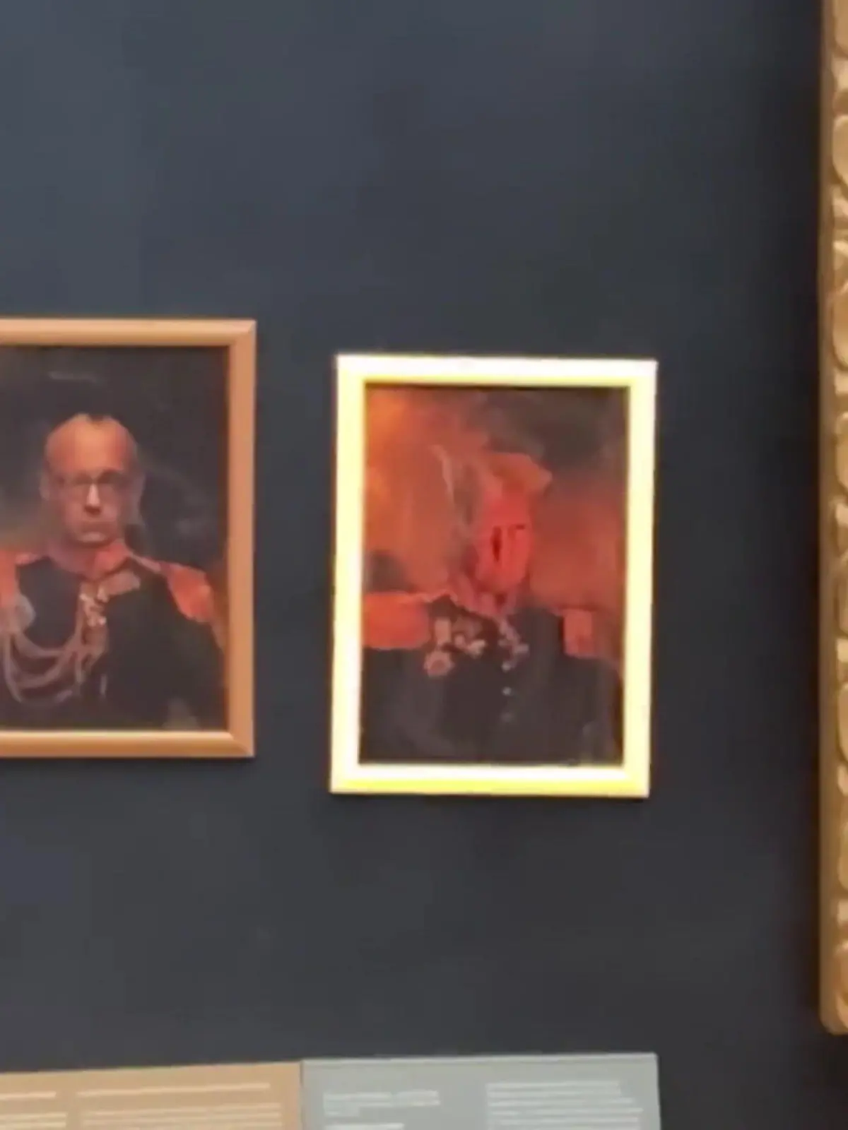 Bild zu: "Neben Mona Lisa! Trump und Merz hängen plötzlich im Louvre"