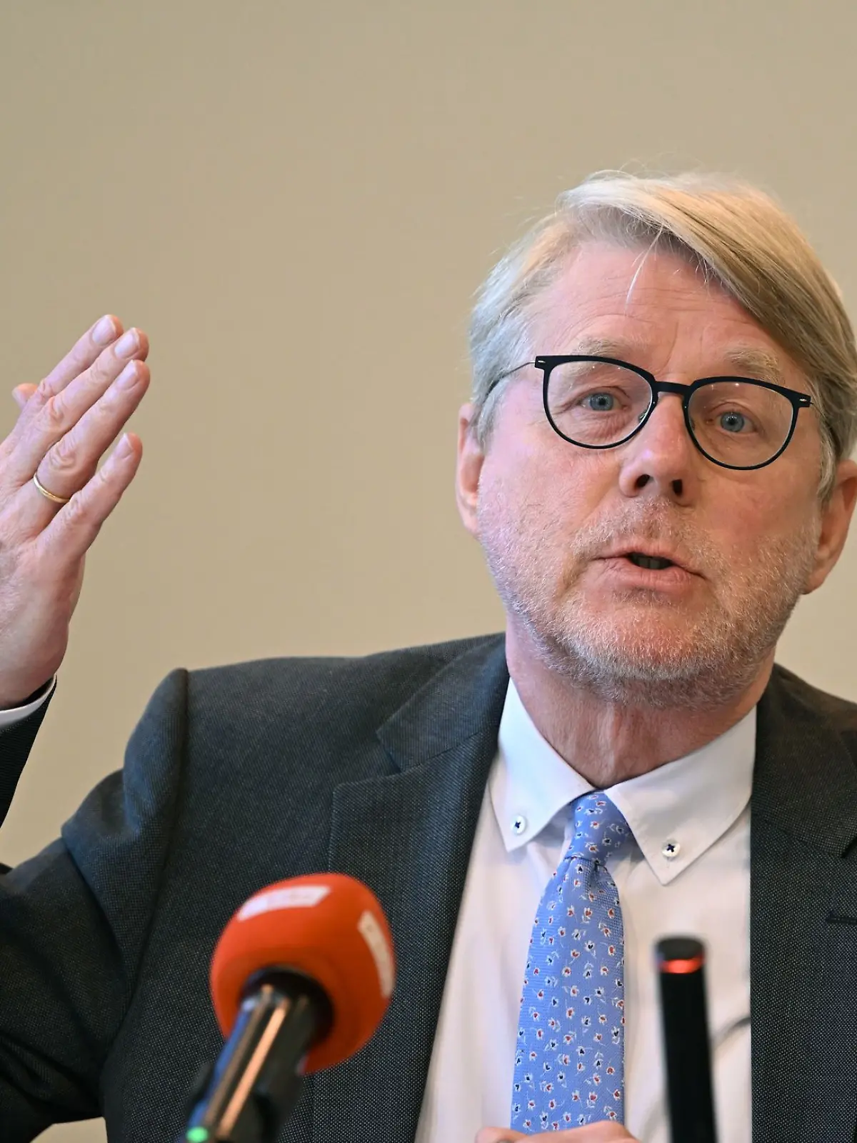 Bild zu: "Recht auf Asyl abschaffen - stattdessen großzügig einfliegen!"