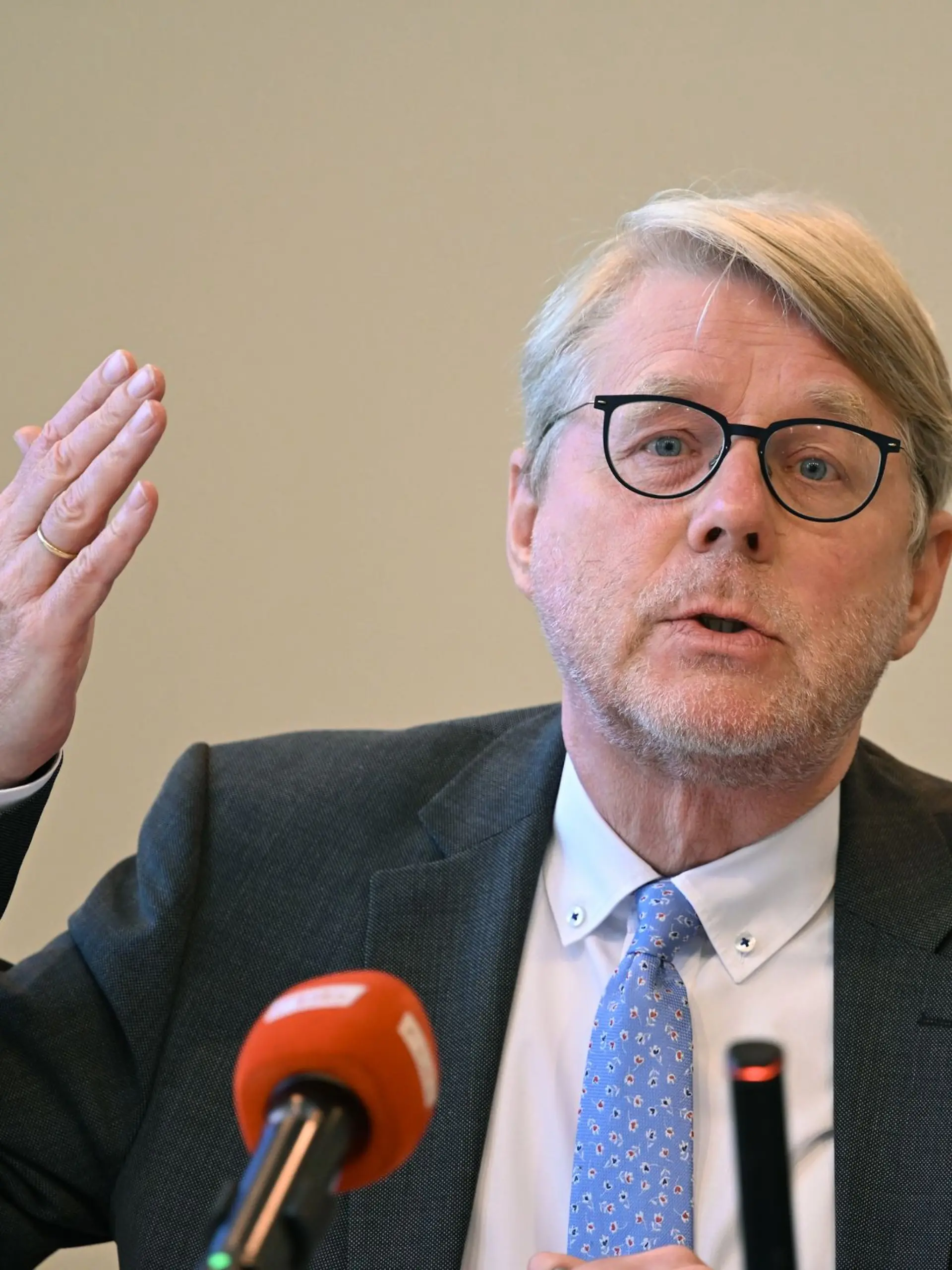 Bild zu: "Recht auf Asyl abschaffen - stattdessen großzügig einfliegen!"