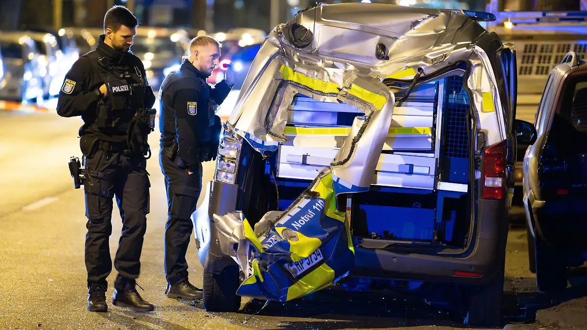 Am späten Abend kommt es in Frankfurt zum Crash.