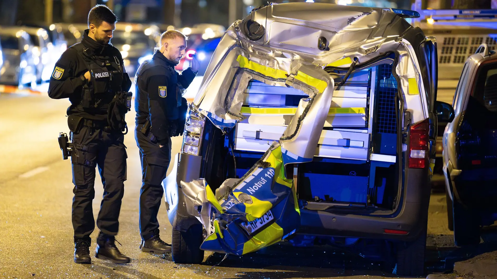 Am späten Abend kommt es in Frankfurt zum Crash.