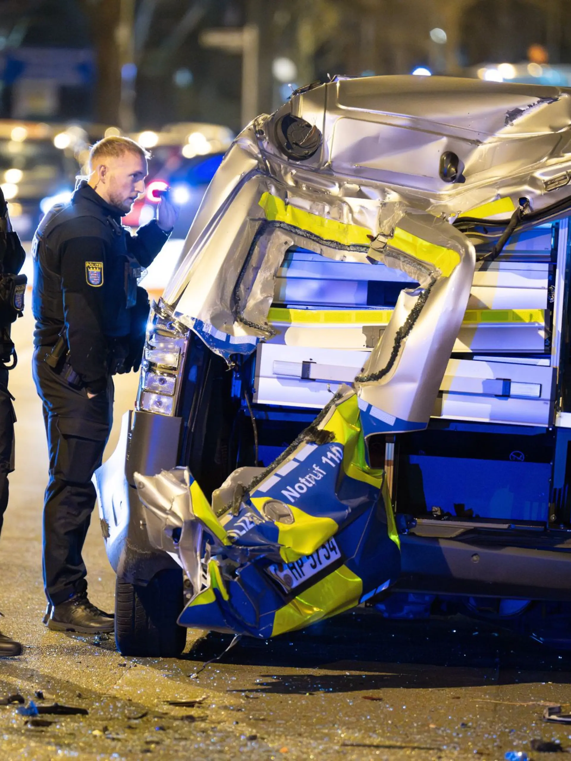 Bild zu: "Streifenwagen in Frankfurt verunglückt"