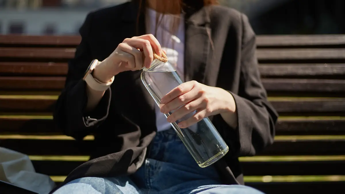 Trinkflasche richtig reinigen - mit diesem Hausmittel gelingt es.