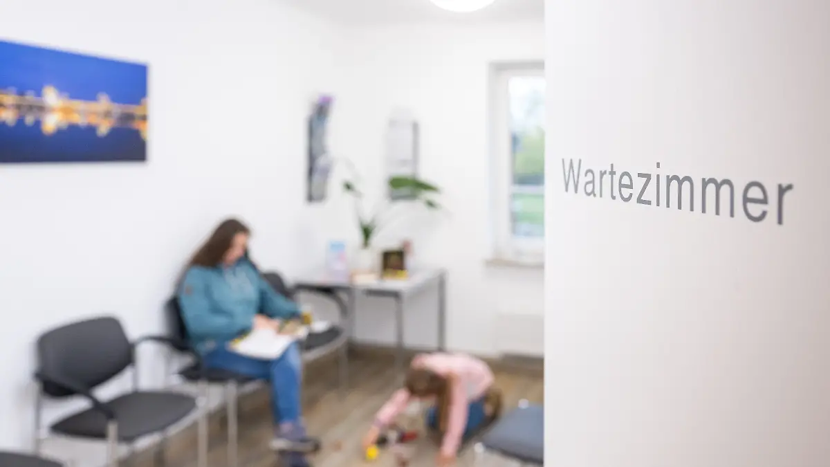 Ärzte verlangen eine Strafzahlung für unentschuldigtes Fehlen.