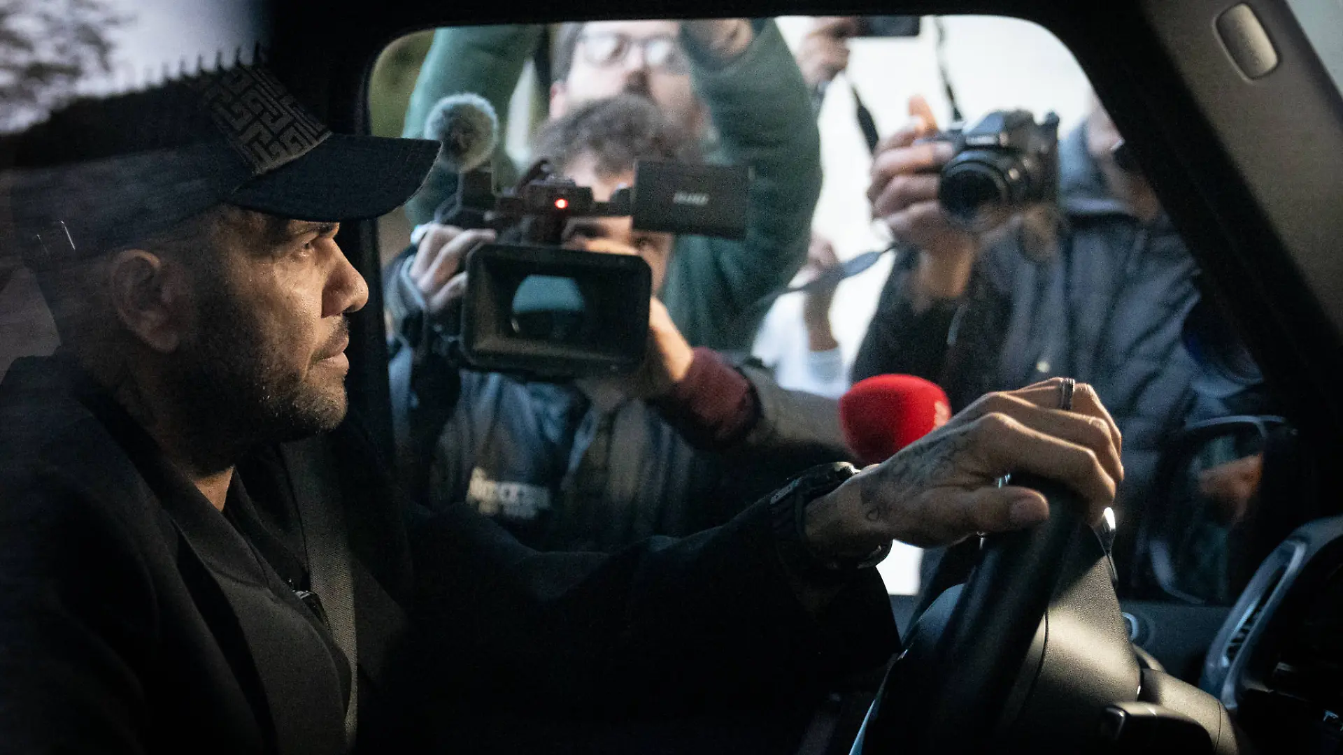 Dani Alves fährt beim Obersten Berufungsgericht in Barcelona vor, danach ist er ein freier Mann