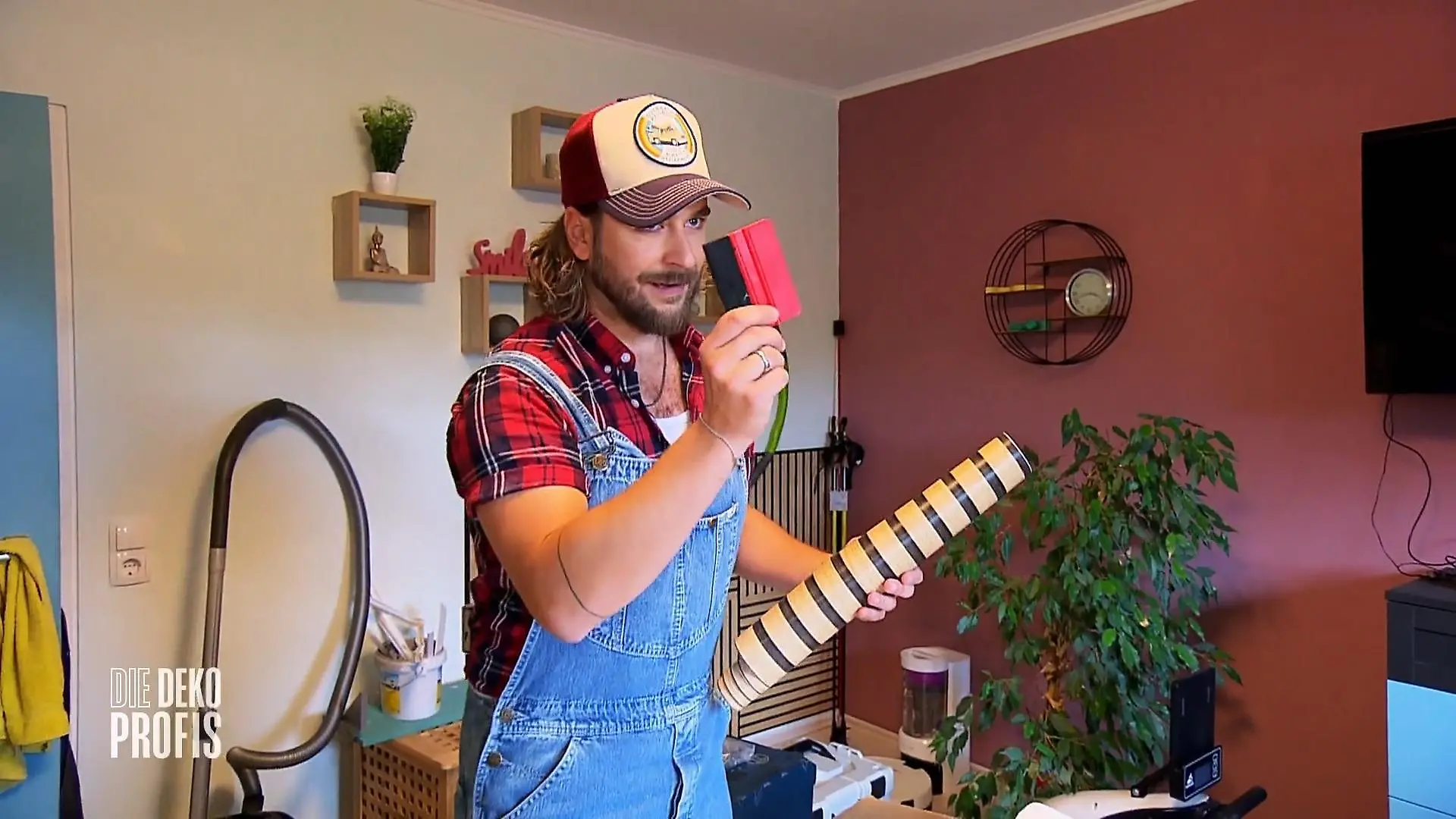 Eric Schroth zeigt, wie man Möbeln ein neues Leben gibt Möbel aufpeppen mit Folie