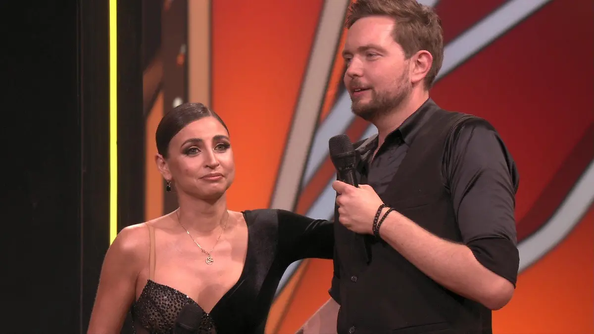 Das war aber auch gemein, liebe "Let's Dance"-Jury! Nach Motsi Mabuses "April, April!" können Ekaterina Leonova und Bastian Bielendorfer aufatmen.
