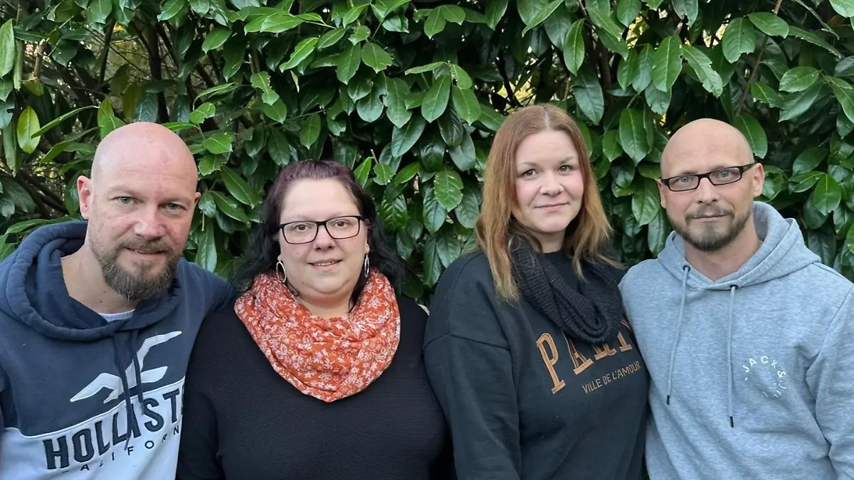 Stephan Meyer, Corinna Meyer, Stephanie Heidmann und Christian Heidmann sammeln Spenden für die Beerdigung ihrer Freundin Sinah.