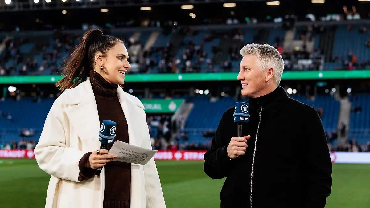 Esther Sedlaczek und Bastian Schweinsteiger haben eine Menge Spaß zusammen.