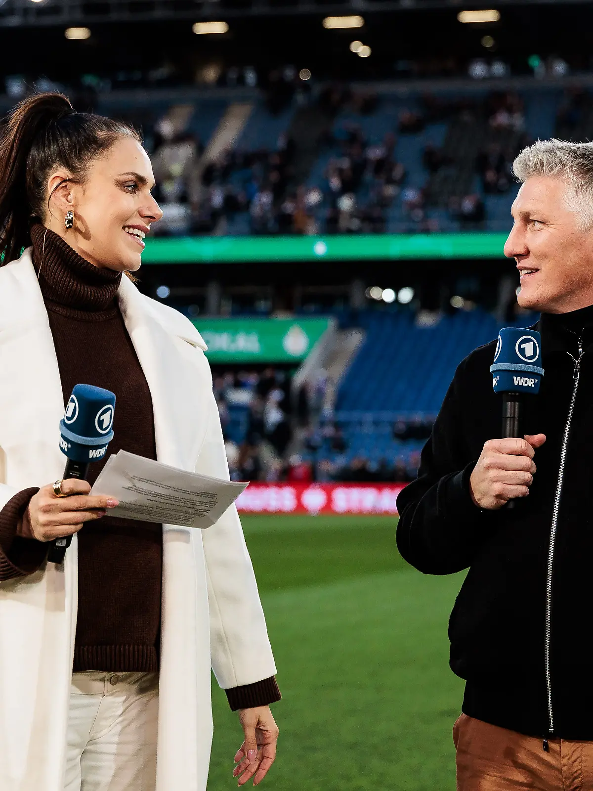 Esther Sedlaczek und Bastian Schweinsteiger haben eine Menge Spaß zusammen.