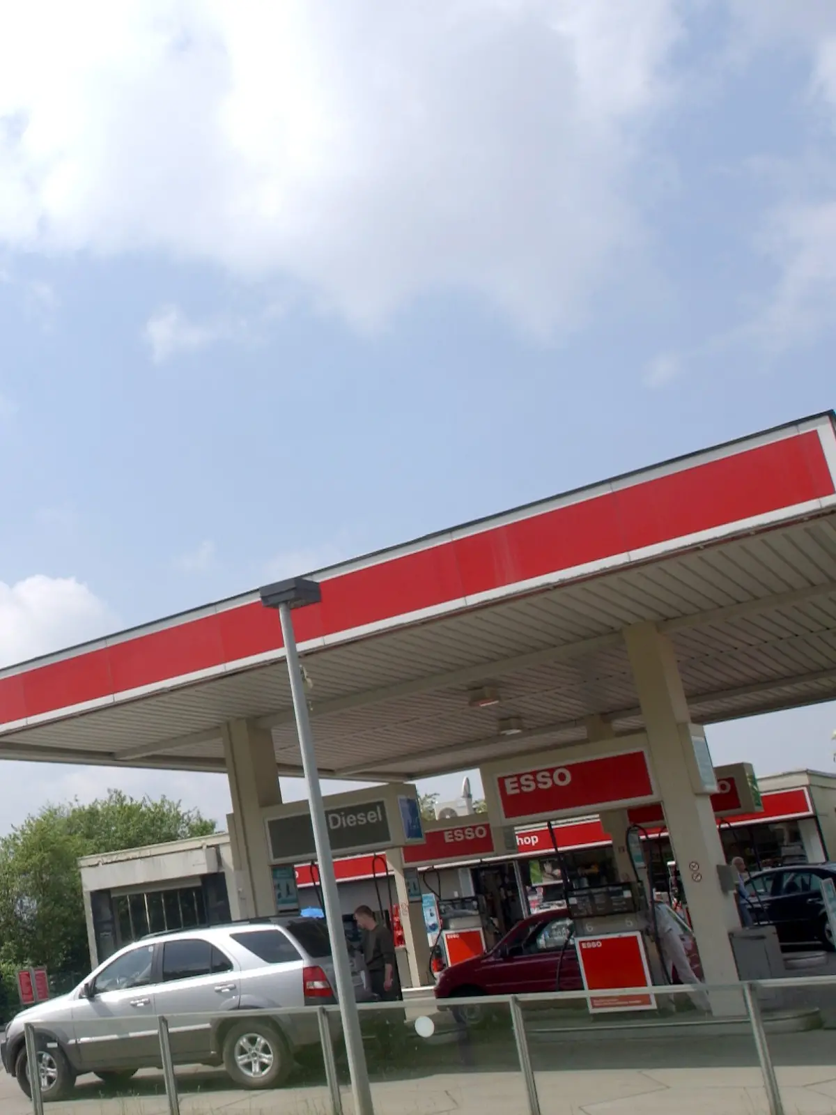 Bild zu: "Mann vergewaltigt Frau in stillgelegter Tankstelle und behauptet, es war einvernehmlich"