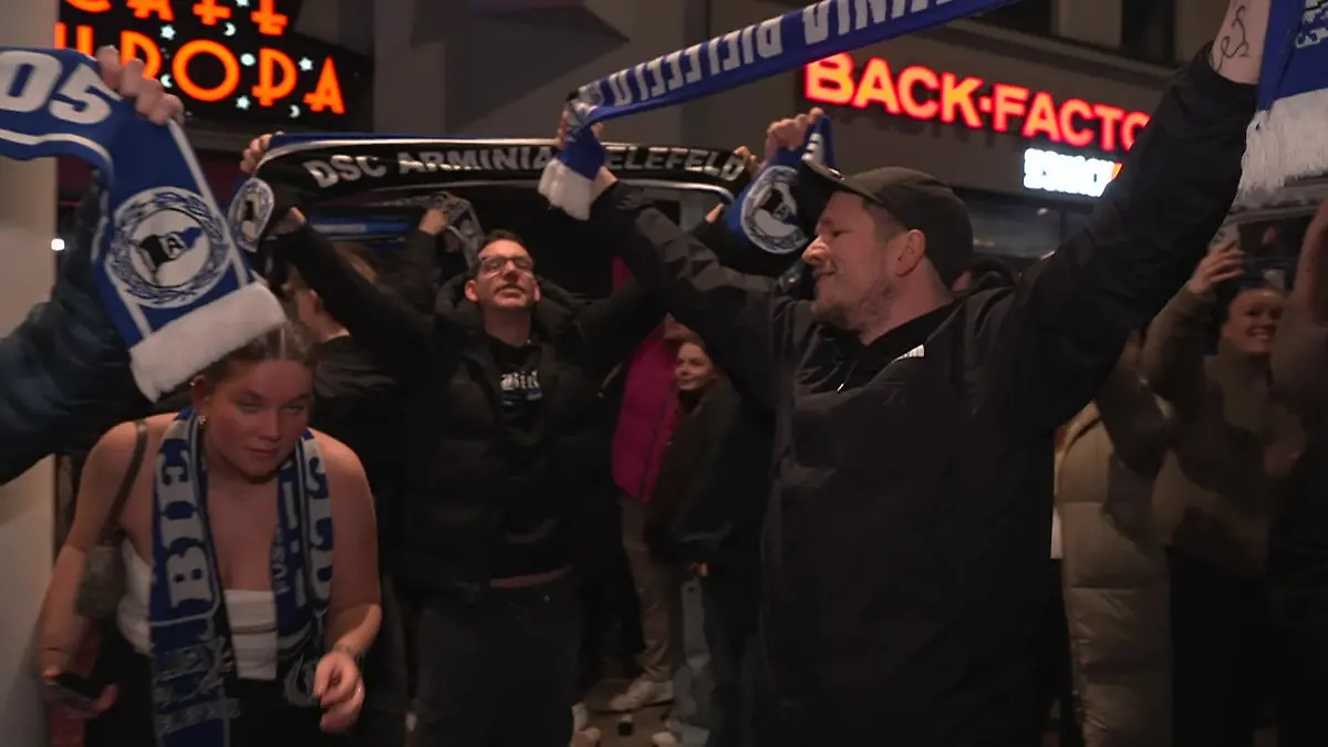 Drittligist blamiert Leverkusen und steht im Finale! Bielefeld ist besoffen vor Glück