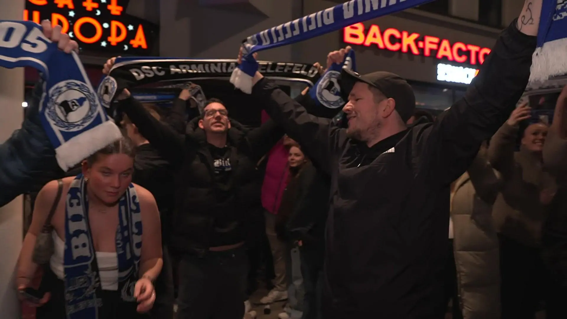 Drittligist blamiert Leverkusen und steht im Finale! Bielefeld ist besoffen vor Glück