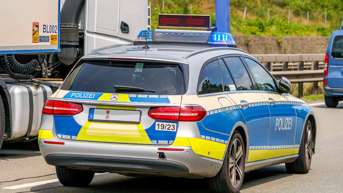 Polizeieinsatz auf der Autobahn (Symbolfoto)