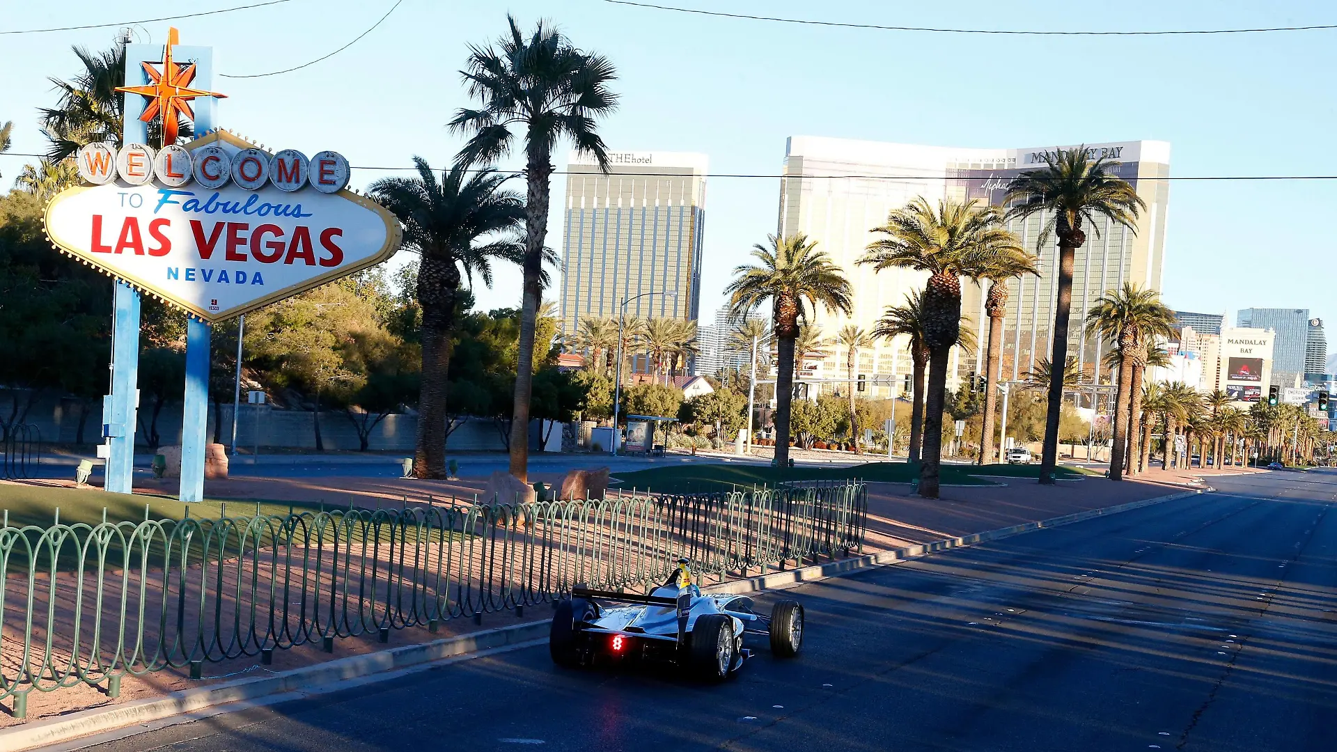 Mandatory Credit: Photo by Lesley Ann Miller/Motorsport Images/Shutterstock 11829272a 5-6 January, 2014, Las Vegas, Nevada USA Former F1 driver Lucas di Grassi drives the new Spark-Renault SRT_01E Formula E car down the Las Vegas strip 2014, Lesley Ann Miller LAT Photo USA Formula E, Spark-Renault SRT 01E Launch - 05 Jan 2014 Formula E, Spark-Renault SRT 01E Launch - 05 Jan 2014 PUBLICATIONxINxGERxSUIxAUTXHUNxGRExMLTxCYPxROMxBULxUAExKSAxONLY Copyright: xLesleyxAnnxMiller/MotorsportxImages/Shutterstockx 11829272a
