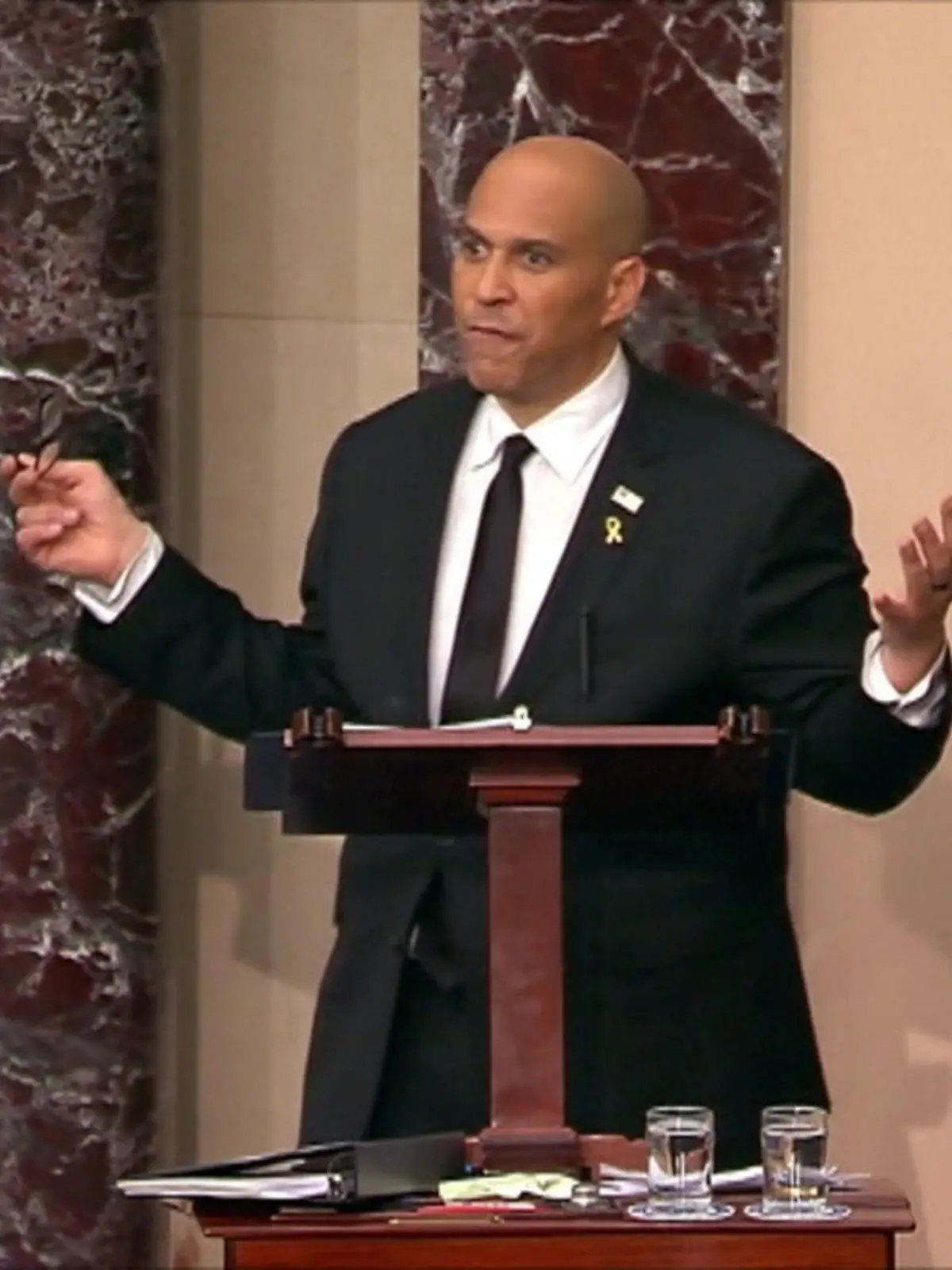 Über 25 Stunden! Senator schießt in Wut-Rede gegen Trump