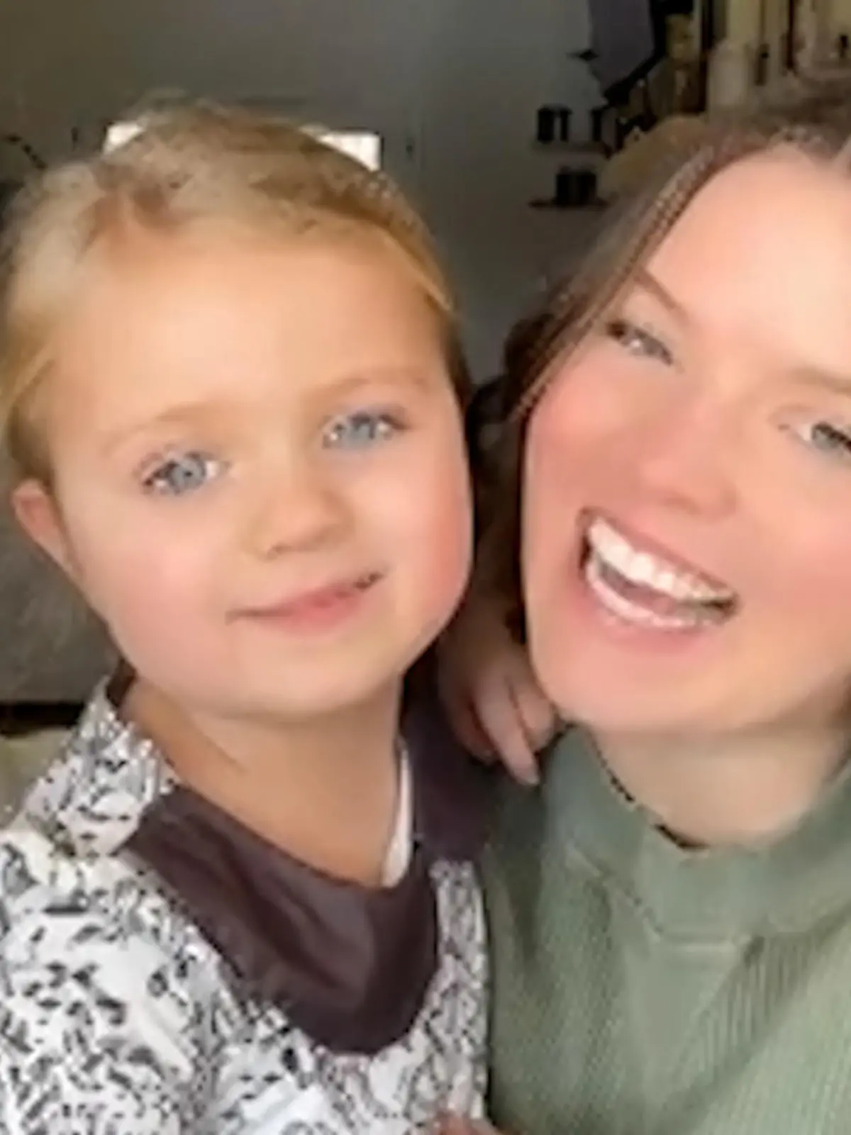 Bild zu: "Ellas (4) Video macht Schriftsteller zum Bestseller-Autor"