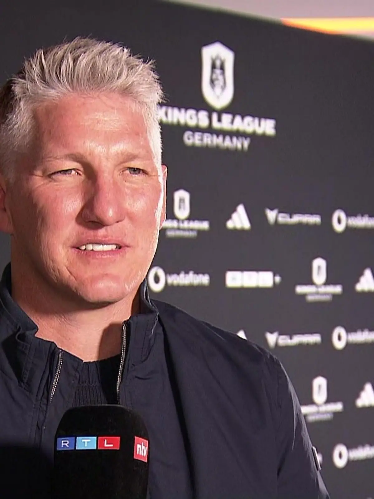 Bild zu: "Schweini lockt Müller in neue Liga"