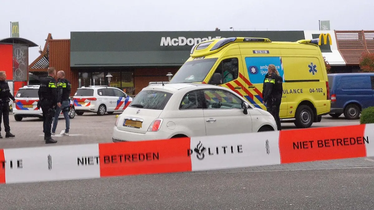 Police officers stand guard in front of a McDonald's restaurant, after two people were killed when a gunman opened fire at a McDonald's restaurant as reported by police and Dutch media, in Zwolle, north of Netherlands, on March 30, 2022. - Netherlands OUT (Photo by STRINGER / ANP / AFP) / Netherlands OUT (Photo by STRINGER/ANP/AFP via Getty Images)