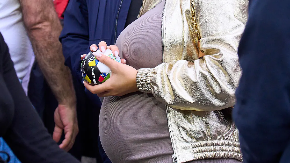 Familie und Fußball! In Norwegen bekommen schwangere Fußballerinnen künftig automatisch eine Vertragsverlängerung um ein Jahr.