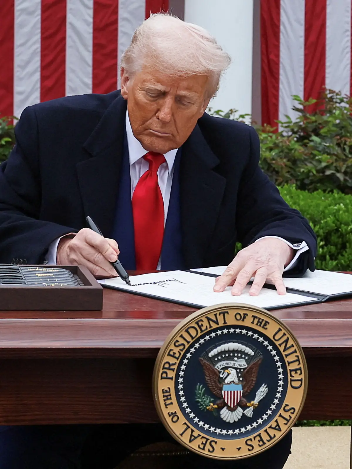 Bild zu: "Diese Folgen drohen uns Verbrauchern nach Trumps Zoll-Hammer"