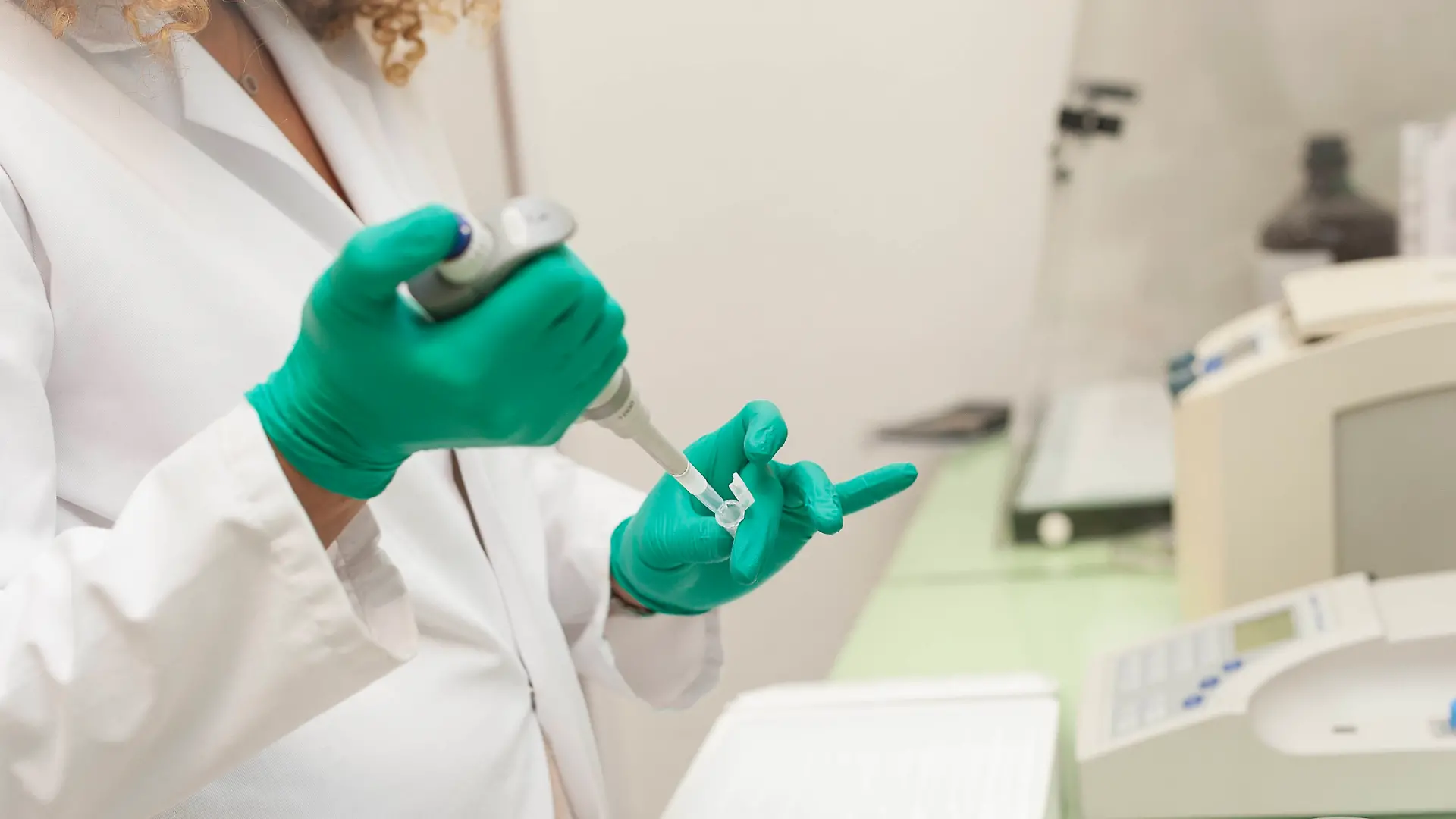 Chemiker aus Magdeburg haben einen Stoff entwickelt, der Krebszellen zerstören kann.