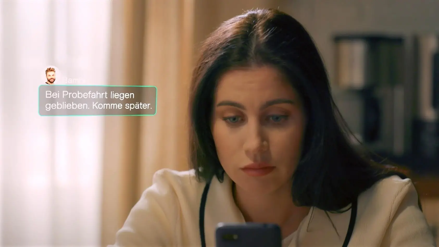 „Unter uns“-Folge vom 10.04.25 auf RTL+: Bambi ist verdächtig lange mit  seiner Kundin unterwegs