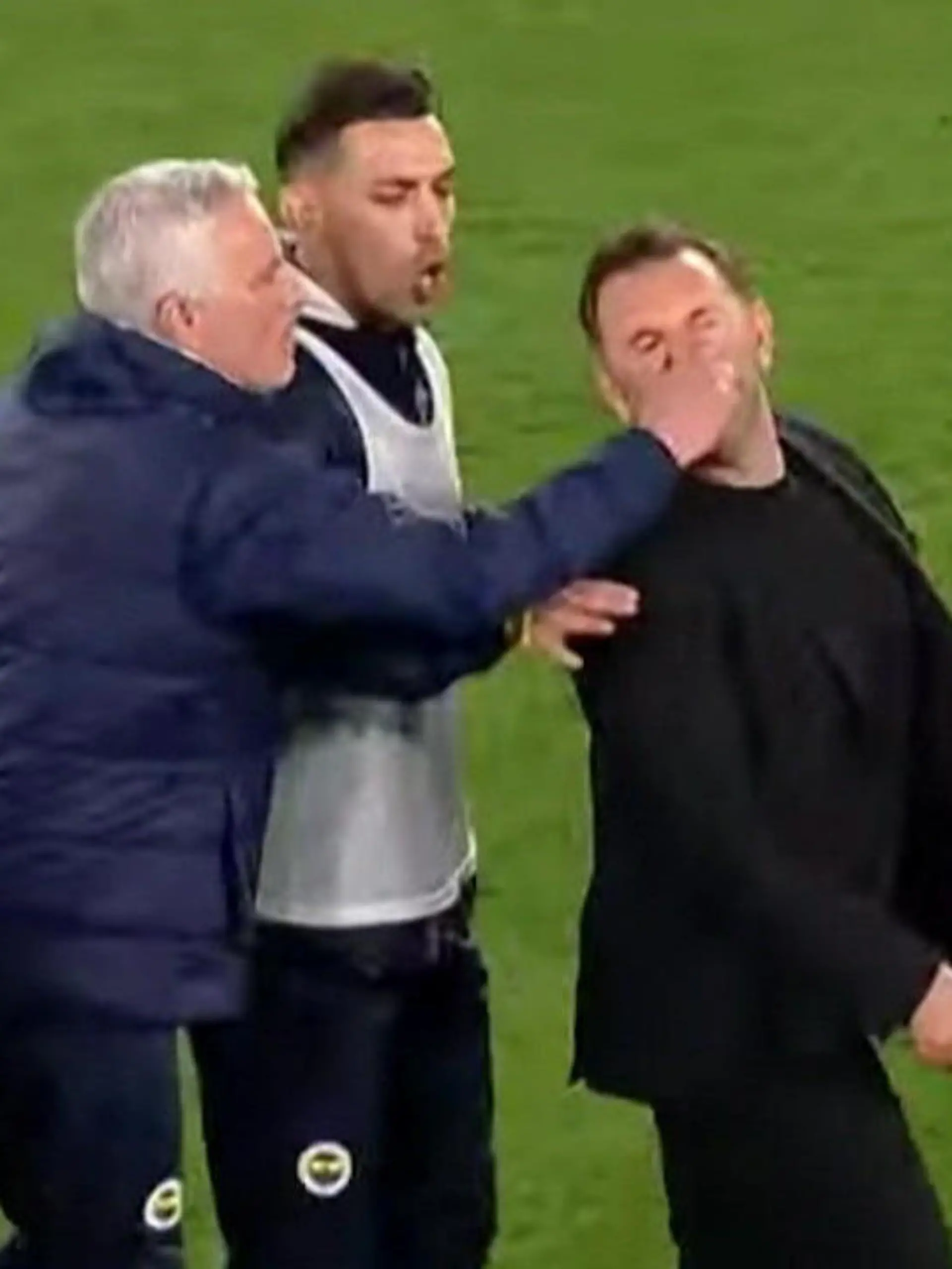 Bild zu: "Kneif-Skandal! José Mourinho rastet mal wieder aus"