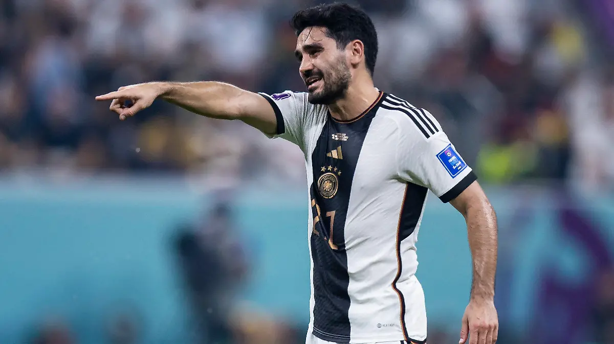 ARCHIV - 01.12.2022, Katar, Al-Chaur: Fußball: WM, Costa Rica - Deutschland, Vorrunde, Gruppe E, 3. Spieltag, Al-Bait Stadion, Deutschlands Ilkay Gündogan gestikuliert. (zu dpa: «Gündogan zu WM-Aus: «Herausforderung, darauf klarzukommen»») Foto: Tom Weller/dpa +++ dpa-Bildfunk +++