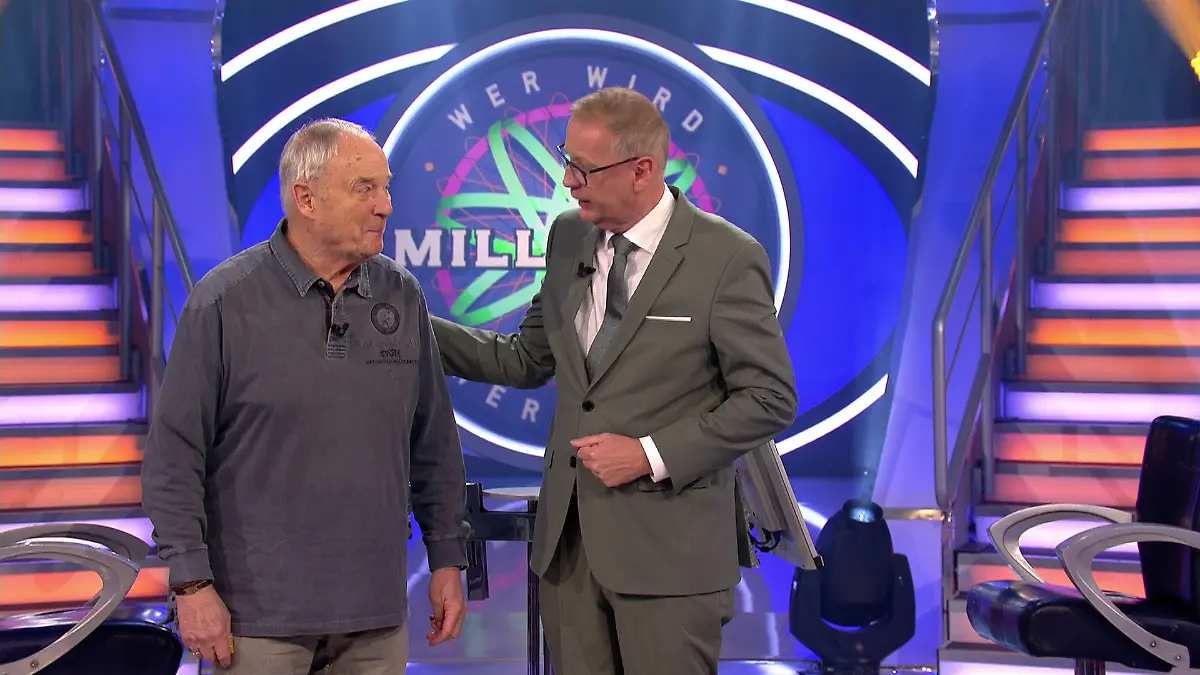 „Wer wird Millionär?”-Moderator Günther Jauch mit Überhangkandidat Wolfhard Köpke