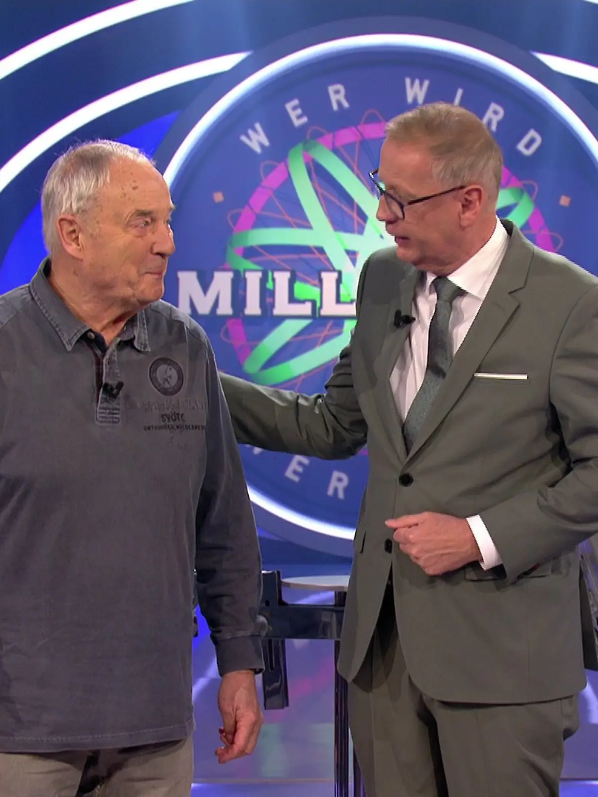 „Wer wird Millionär?”-Moderator Günther Jauch mit Überhangkandidat Wolfhard Köpke