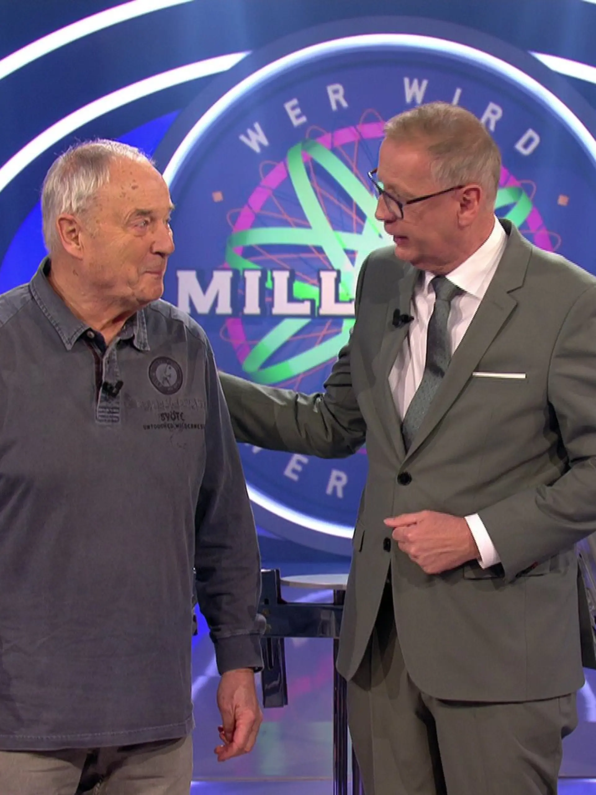 „Wer wird Millionär?”-Moderator Günther Jauch mit Überhangkandidat Wolfhard Köpke