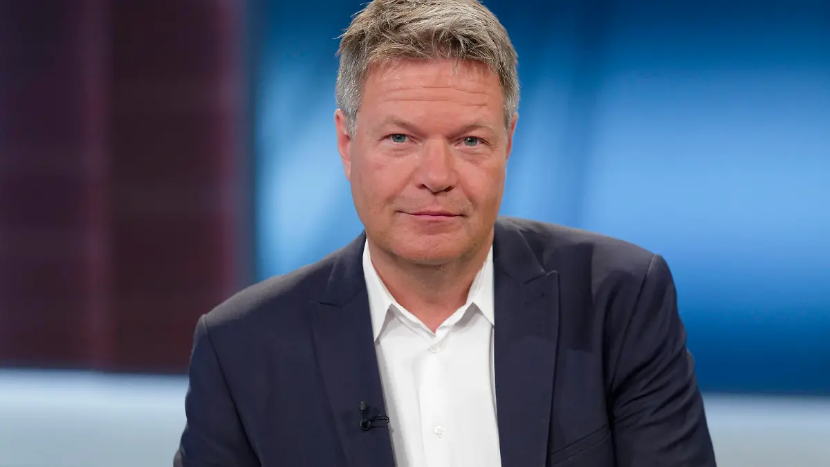 Robert Habeck bei Anne Will 2023-06-16 - Deutschland, Berlin - Robert Habeck Bündnis 90/Die Grünen, Bundesminister für Wirtschaft und Klimaschutz, zu Gast bei Anne Will im Ersten. Thema der Politik-Talkrunde in der ARD: Heizungsstreit und Ampel-Frust - Ist die Regierung noch handlungsfähig *** Robert Habeck at Anne Will 2023 06 16 Germany, Berlin Robert Habeck Alliance 90 The Greens , Federal Minister for Economic Affairs and Climate Protection, as a guest at Anne Will in the First Topic of politics talk round in the ARD heating dispute and traffic light frustration Is the government still capable of action