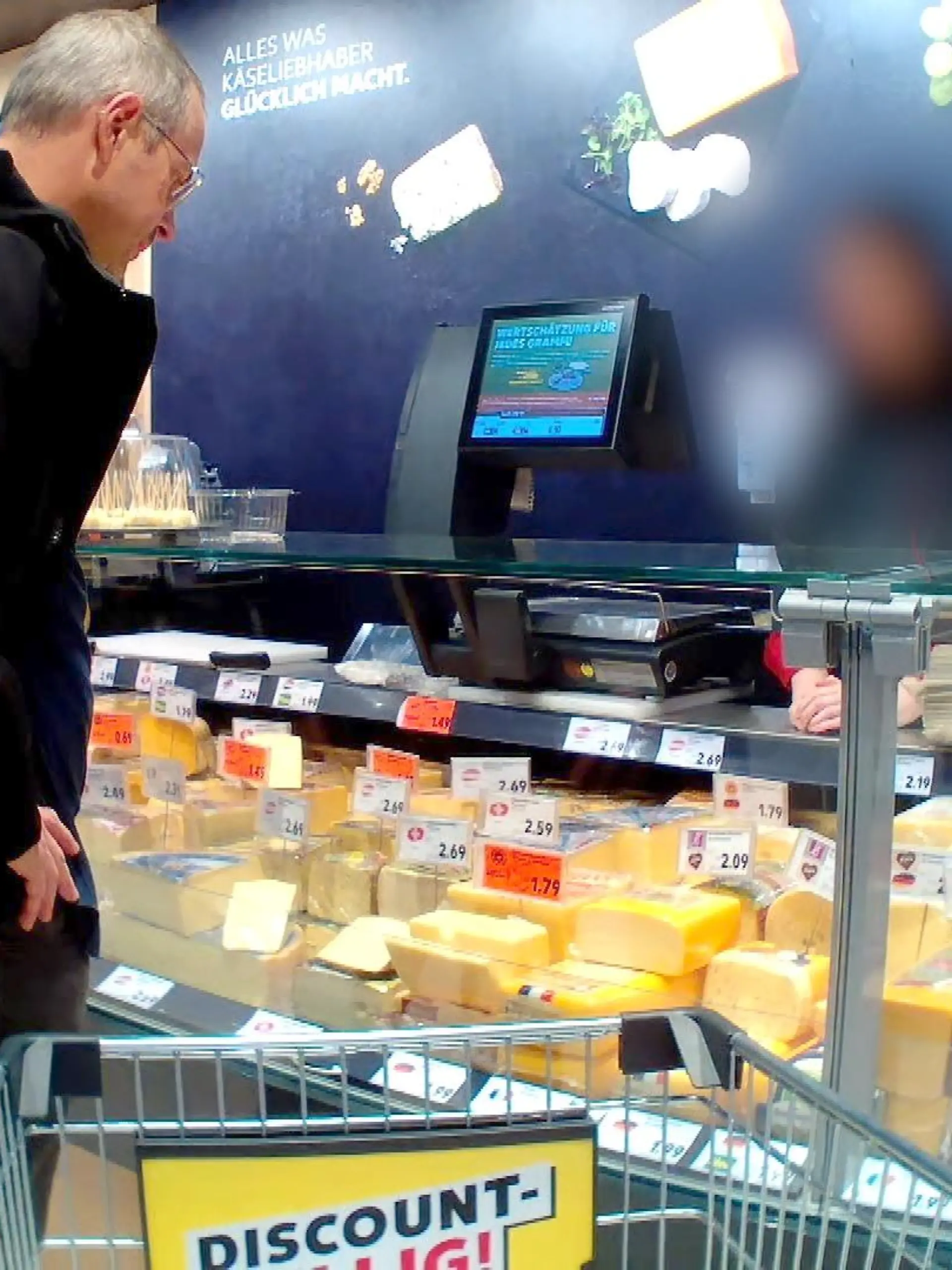Bild zu: "Schimmliger Käse, Pfusch am Haltbarkeitsdatum – wie frisch ist die Kaufland-Frischetheke wirklich?"