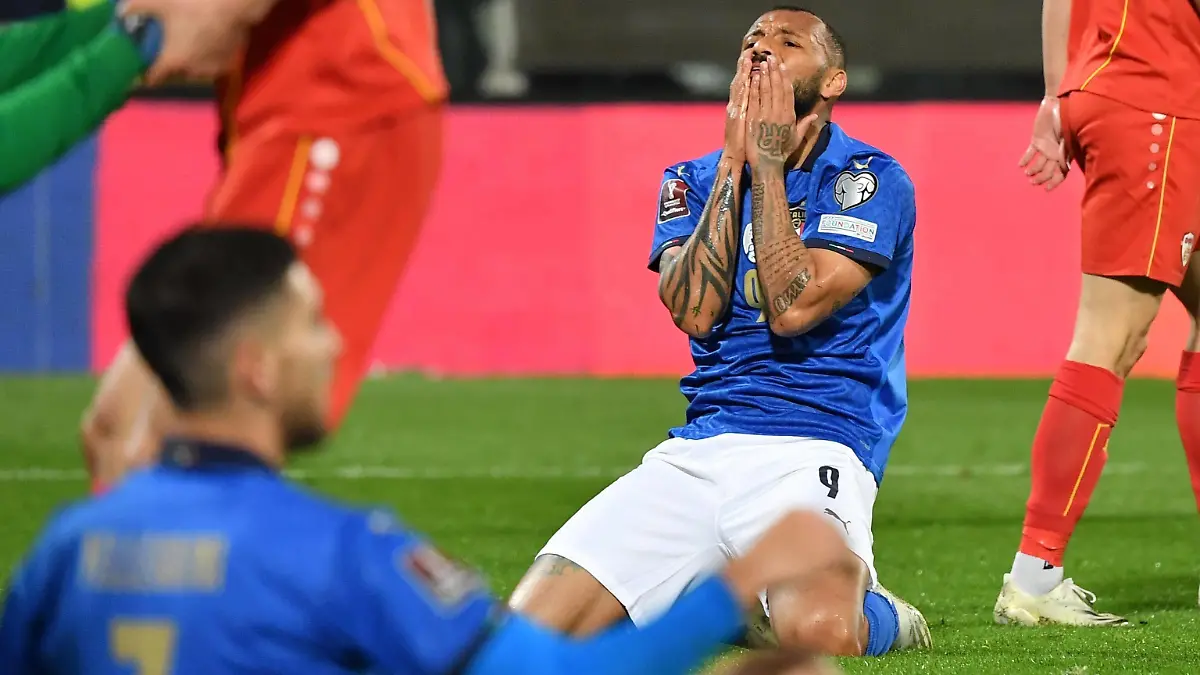 March 24, 2022, Palermo, Italy: Italys forward Joao Pedro dejected after missing a score chance during the FIFA World Cup, WM, Weltmeisterschaft, Fussball Qatar 2022 play-off qualifying soccer match between Italy and North Macedonia at the Renzo Barbera stadium in Palermo, Sicily island, Italy, 24 March 2022. ANSA/CARMELO IMBESI FIFA World Cup 2022 play-off Italy vs North Macedonia PUBLICATIONxINxGERxSUIxAUTxONLY - ZUMAa110 20220324_zaf_a110_054 Copyright: xCarmeloxImbesix