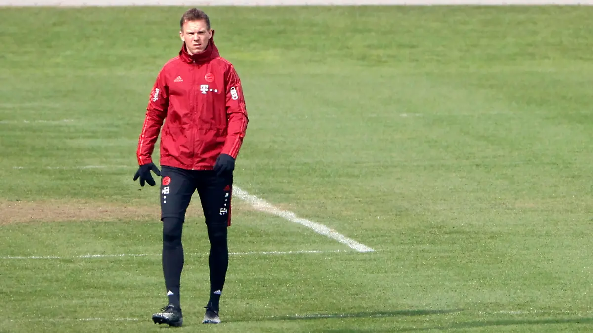  18.03.2022, FC Bayern Training Saebenerstrasse Muenchen, Fussball, im Bild: Trainer Julian Nagelsmann FCB *** 18 03 2022, FC Bayern training Saebenerstrasse Munich, football, sports, in the picture coach Julian Nagelsmann FCB
